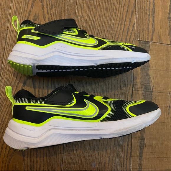 Nike Cosmic Runner - Picture 2 of 6